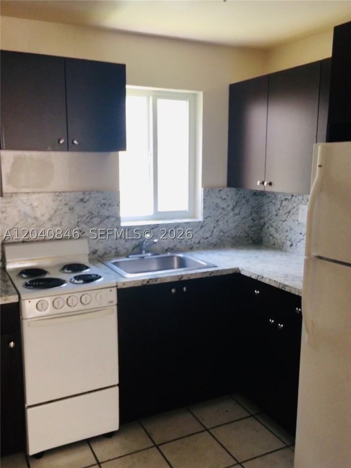 960 Biarritz Dr #2 - Photo 3 of 9