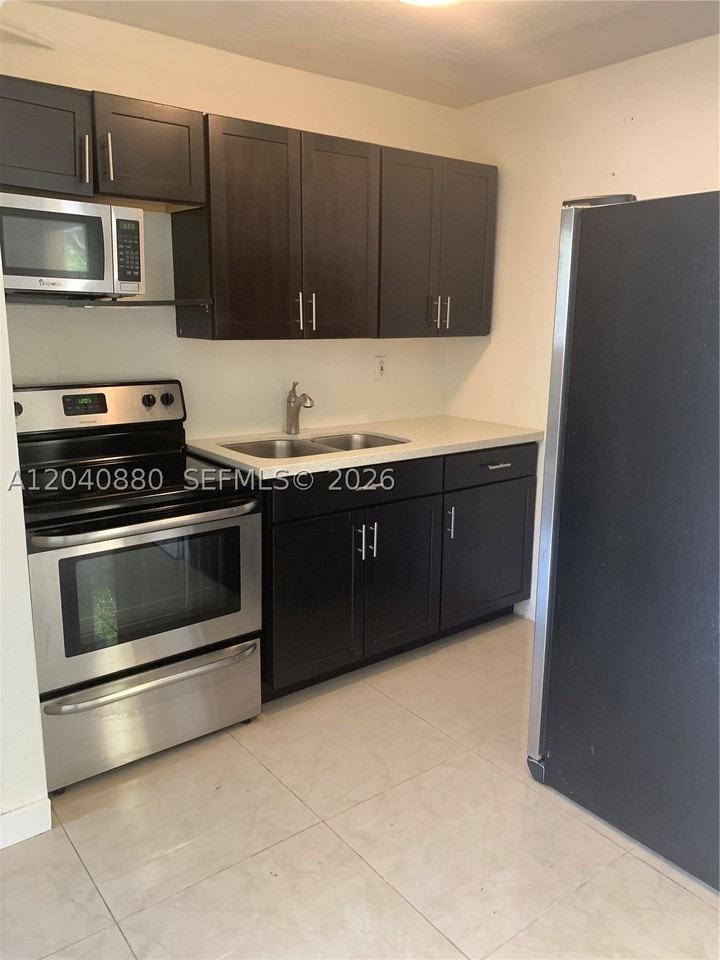 2715 Tigertail Ave #109