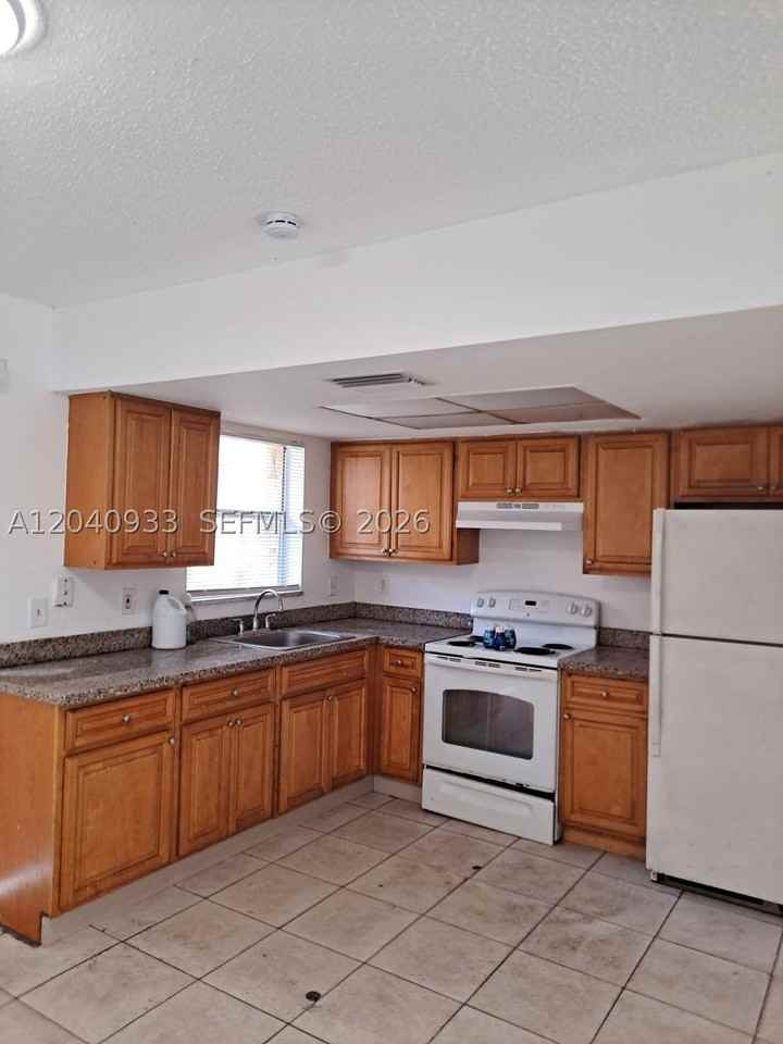 2560 Nw 52nd Ave #C18 - Photo 2 of 10