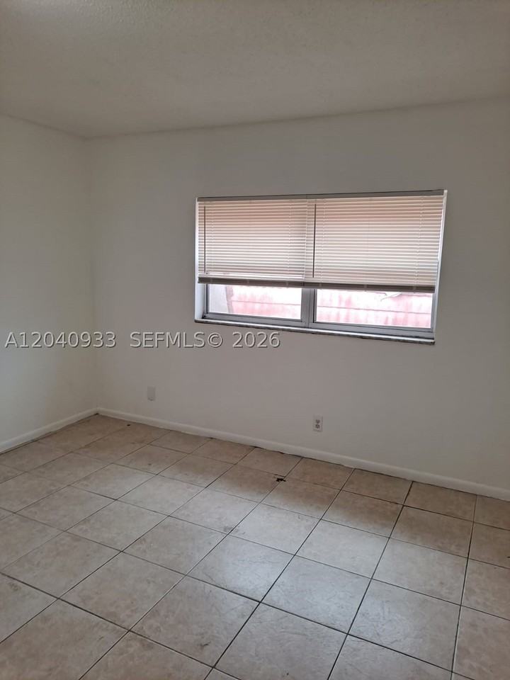 2560 Nw 52nd Ave #C18 - Photo 5 of 10