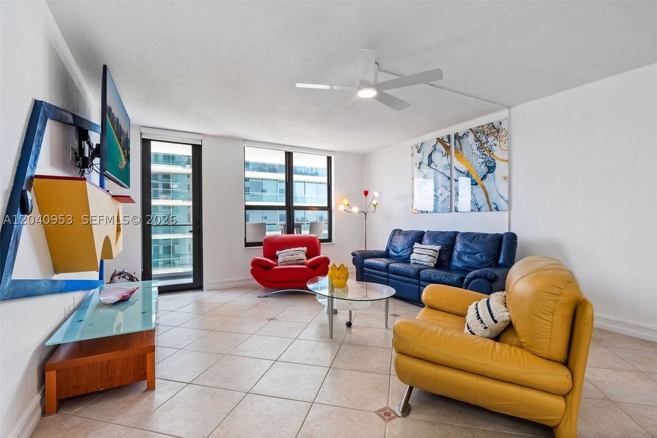 10185 Collins Ave #521 - Photo 4 of 21