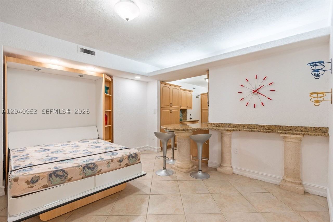 10185 Collins Ave #521 - Photo 7 of 21