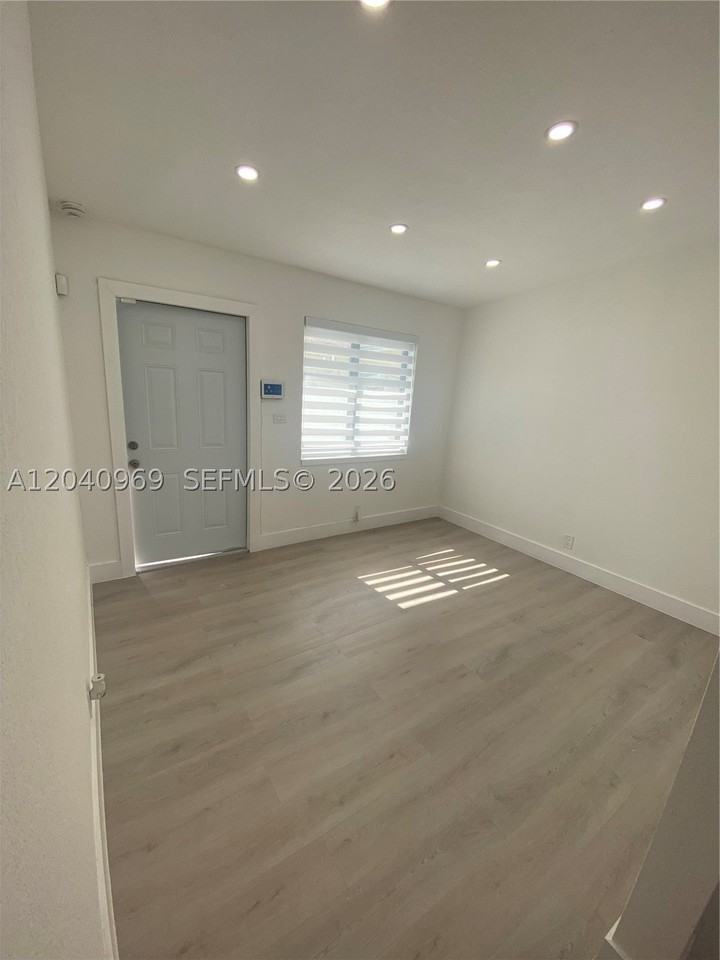 1170 Nw 25th St #1170 - Photo 6 of 13