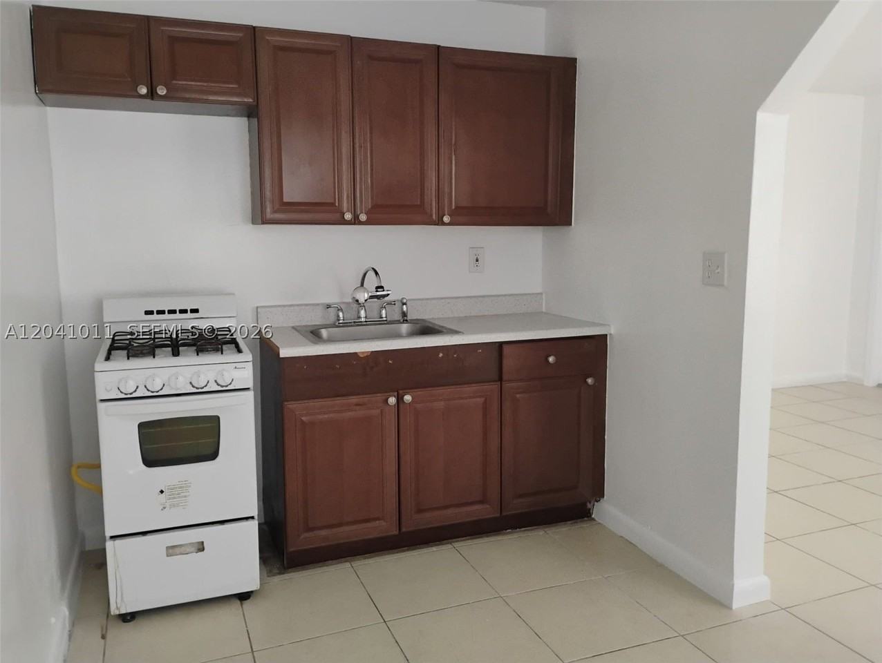 2325 Madison St #1 - Photo 7 of 9