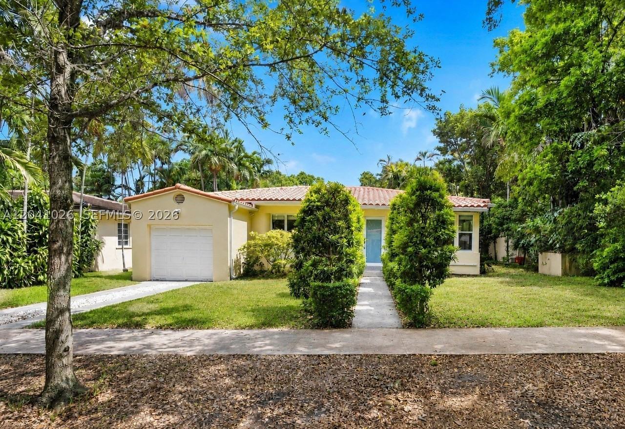 829 Medina Ave