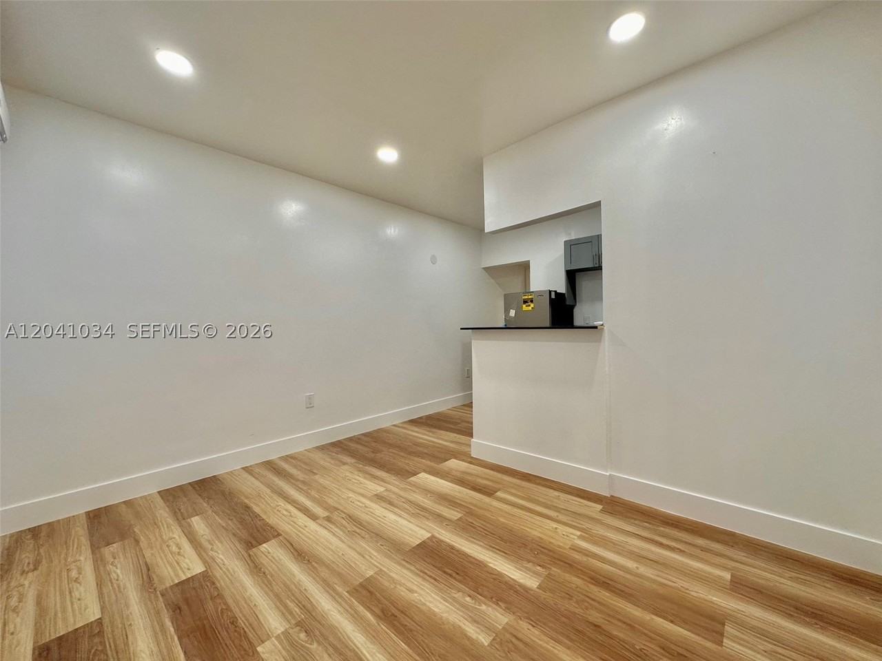 5545 N Miami Ave #8 - Photo 4 of 12
