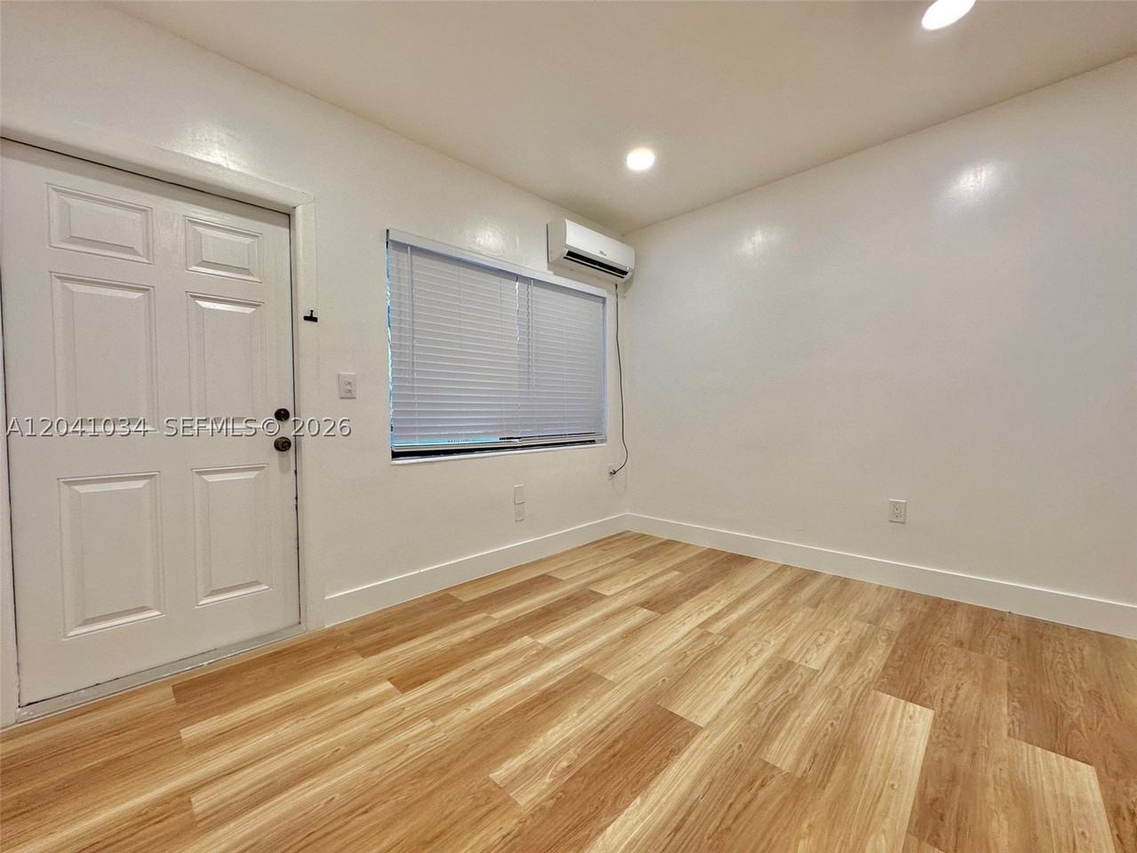 5545 N Miami Ave #8 - Photo 5 of 12