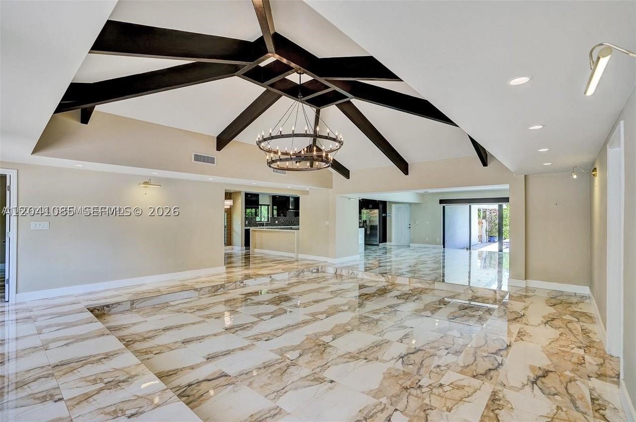 2255 Ne 120th St - Photo 5 of 29