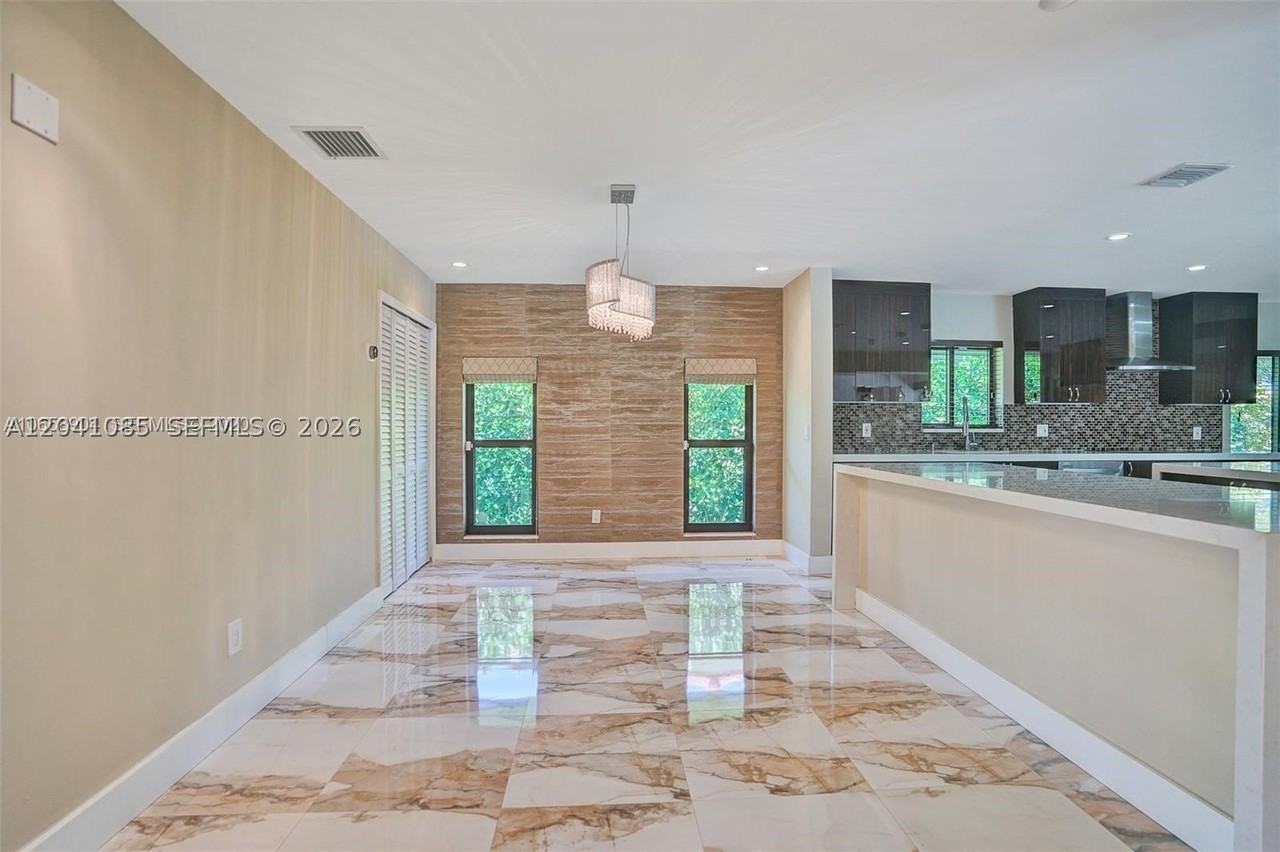 2255 Ne 120th St - Photo 6 of 29