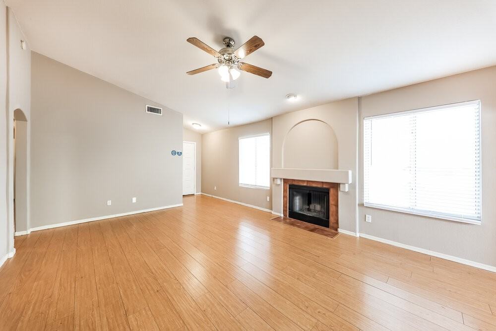 4046 W Abraham Ln - Photo 4 of 16