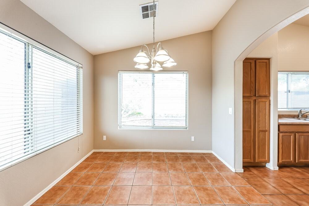 4046 W Abraham Ln - Photo 5 of 16