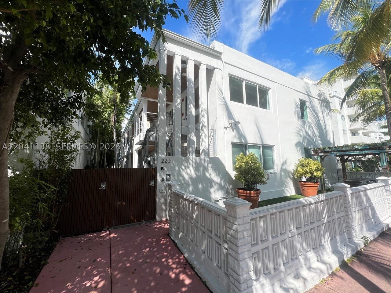 220 Collins Ave #3B