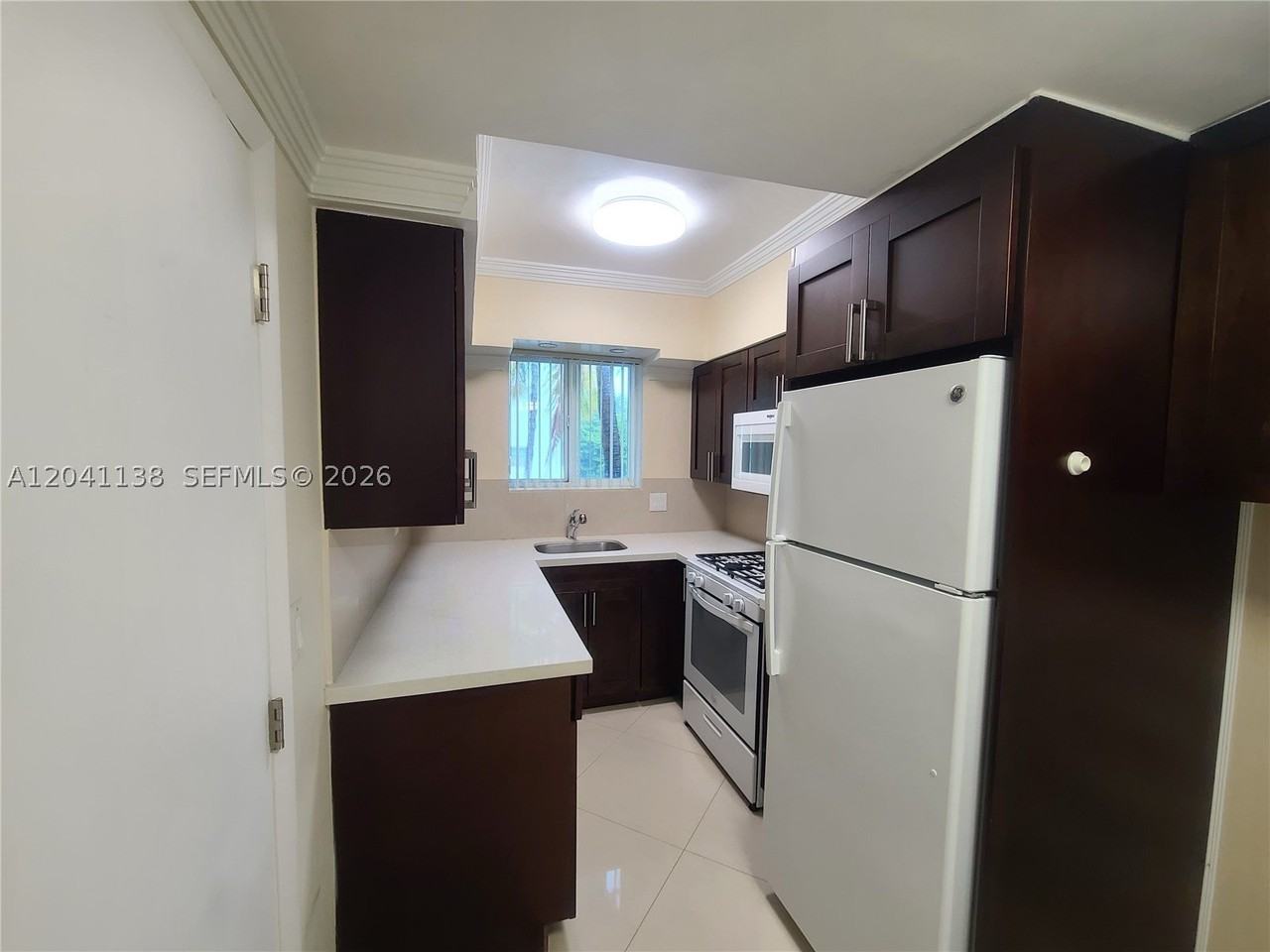 220 Collins Ave #3B - Photo 3 of 10