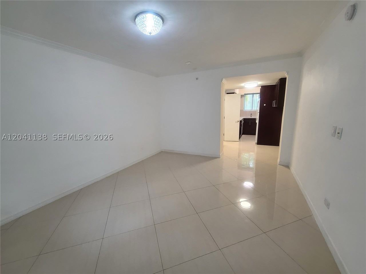 220 Collins Ave #3B - Photo 6 of 10
