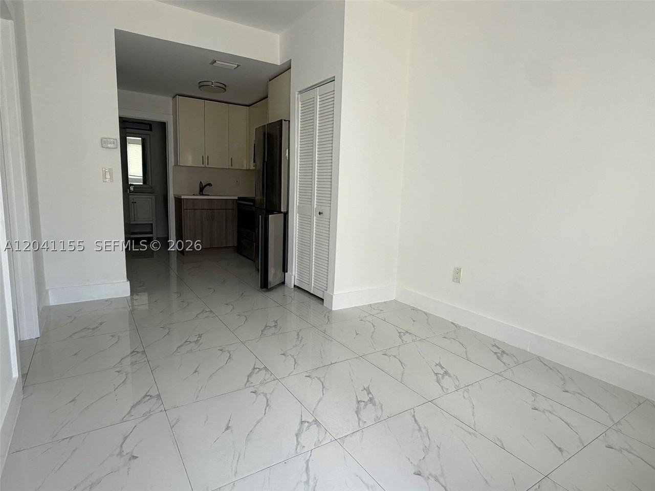 111 Sw 11th Ave #5 - Photo 3 of 11