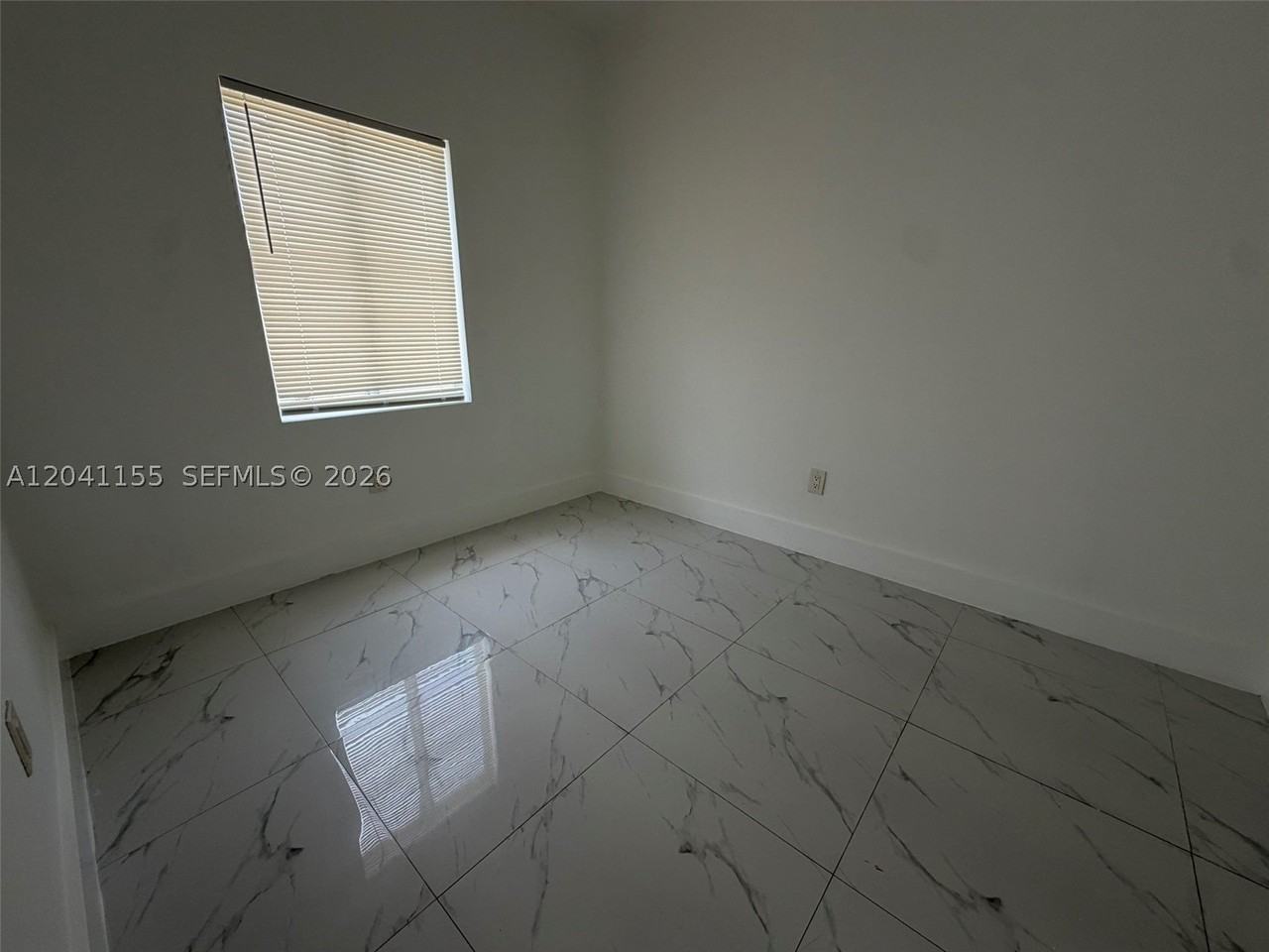 111 Sw 11th Ave #5 - Photo 5 of 11