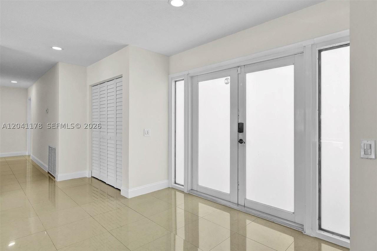 16453 Ne 33rd Ave - Photo 5 of 35