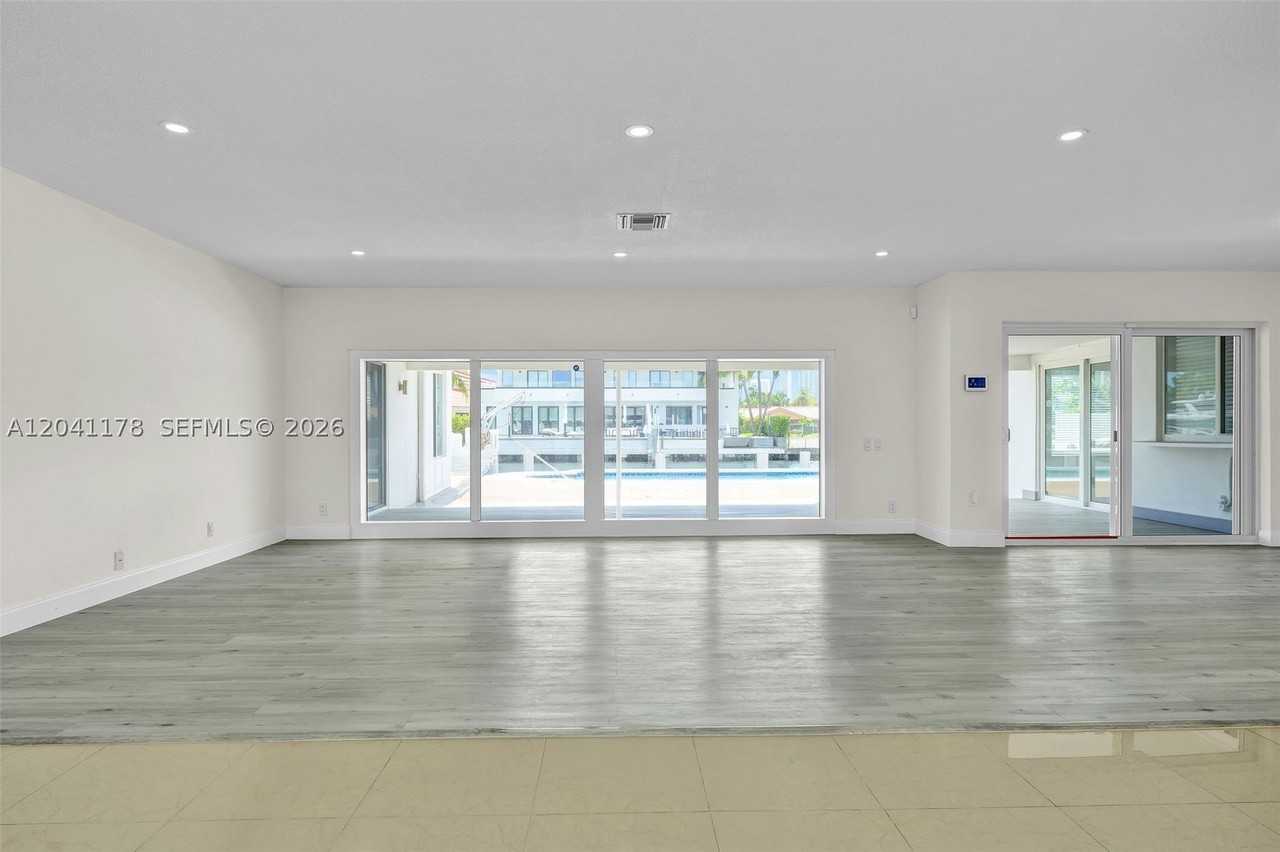 16453 Ne 33rd Ave - Photo 6 of 35