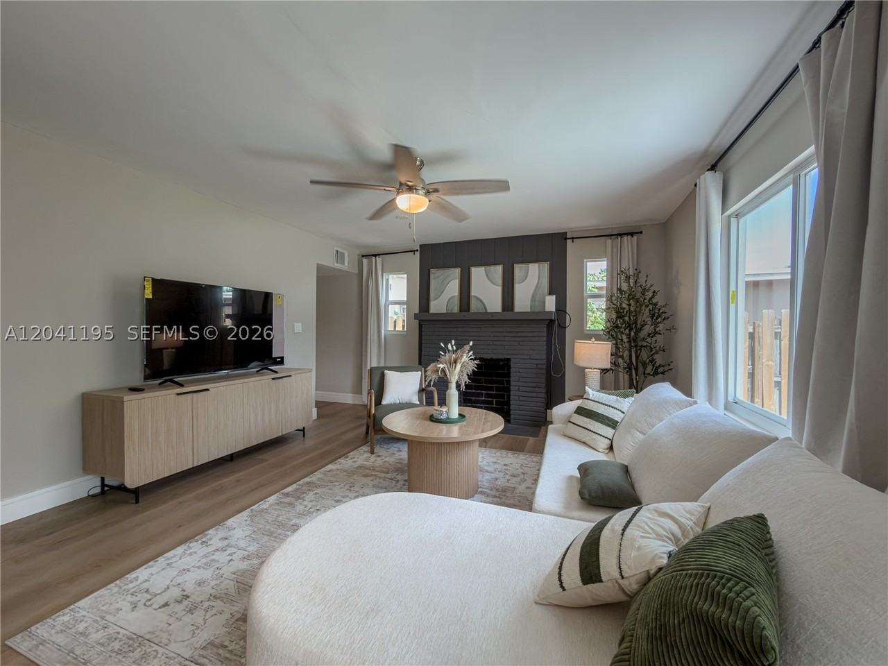 1813 Sw 10th St #1813 - Photo 2 of 36