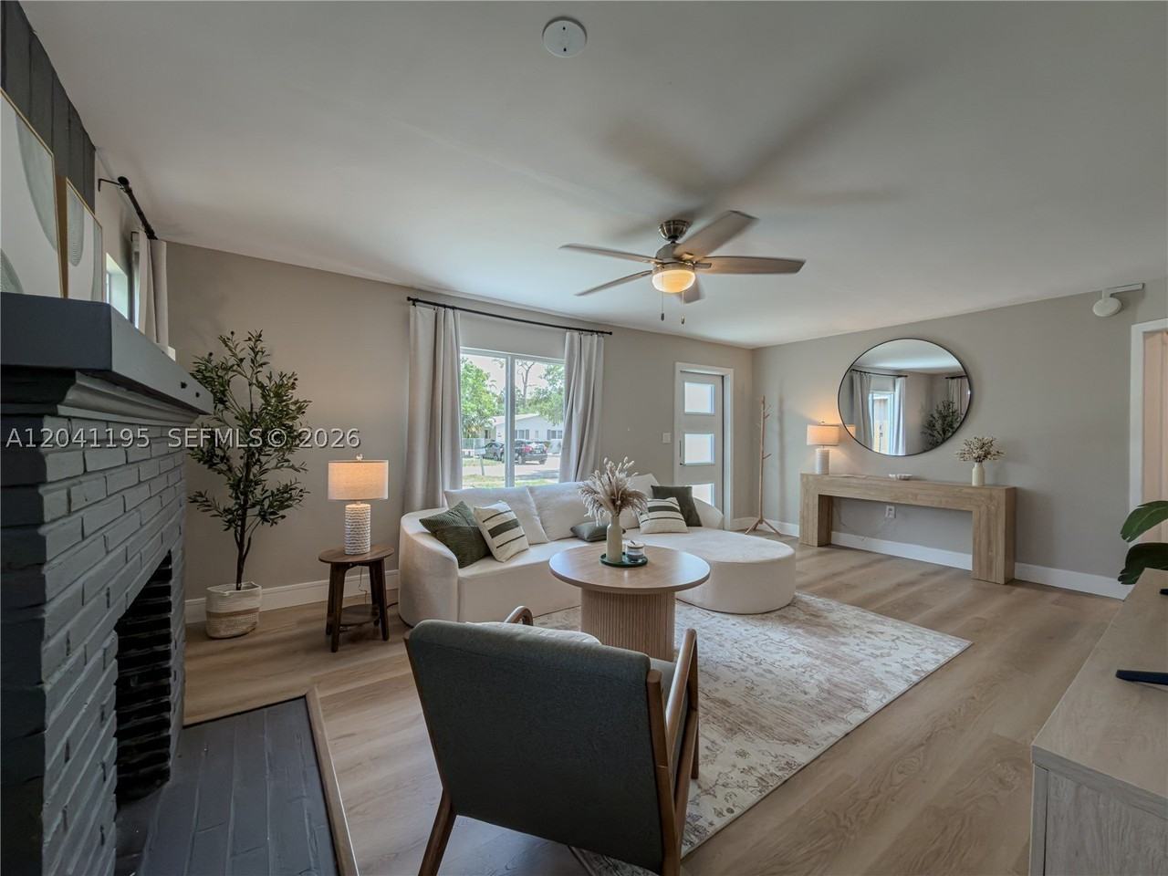 1813 Sw 10th St #1813 - Photo 3 of 36