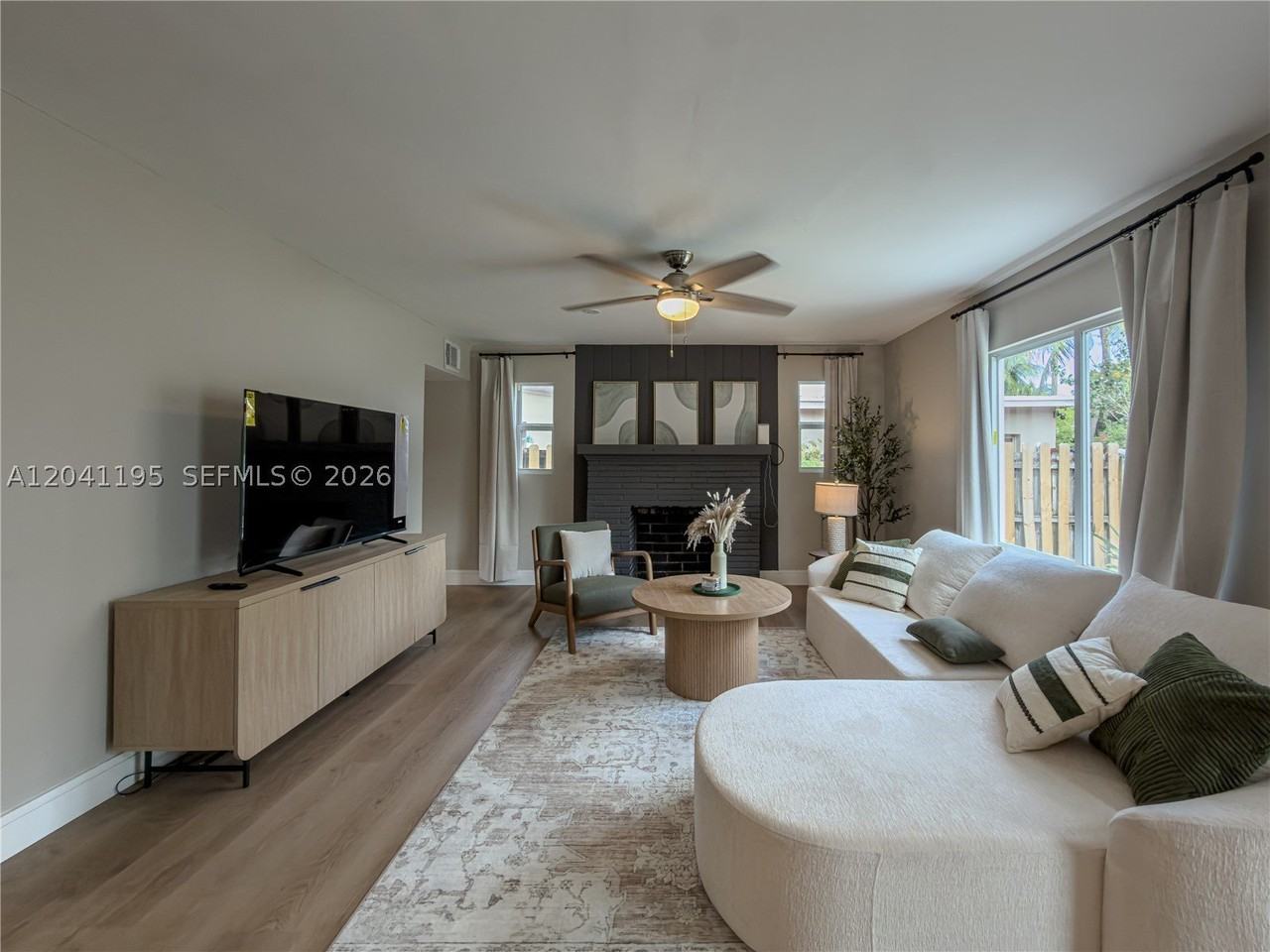1813 Sw 10th St #1813 - Photo 5 of 36