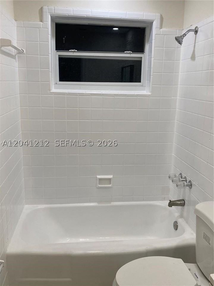 1727 Washington St #1727 - Photo 6 of 8