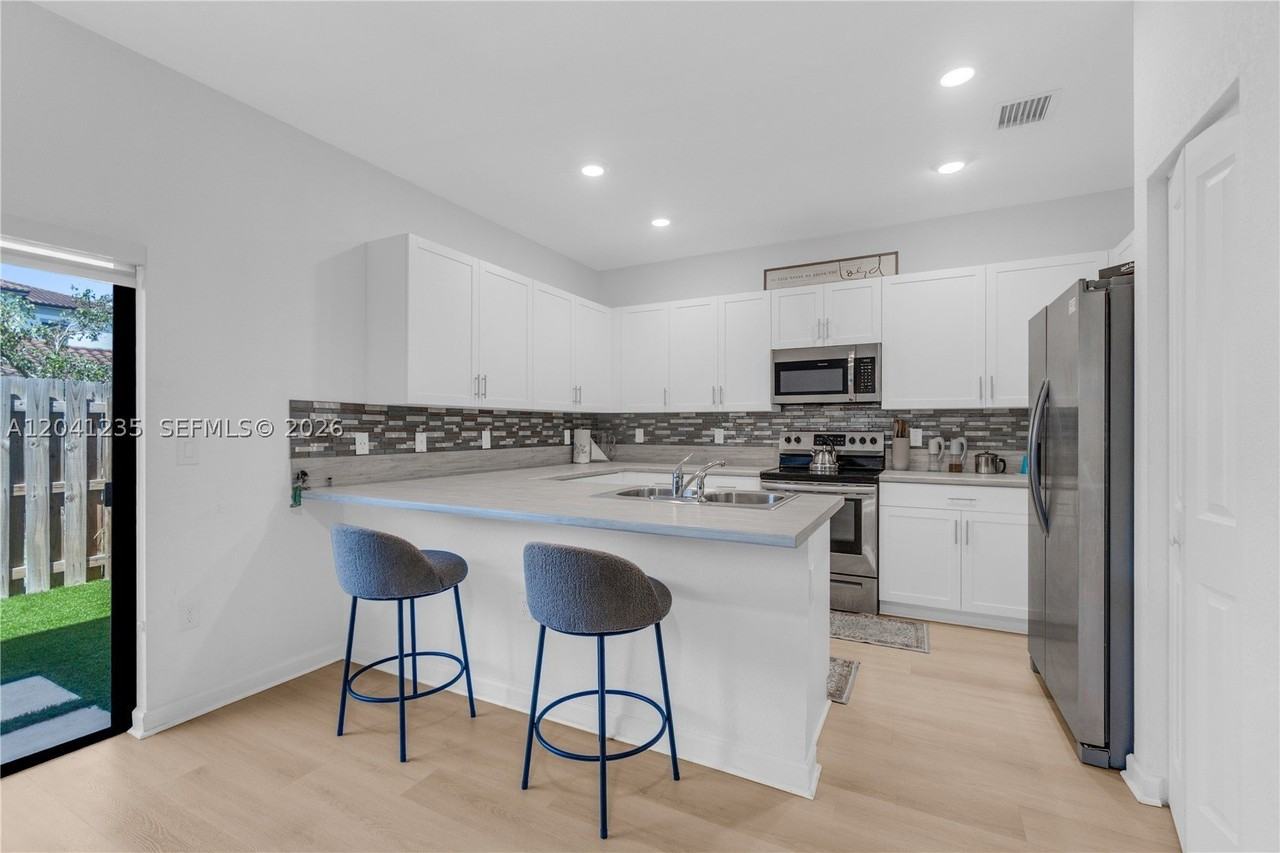21068 Ne 8th Ave - Photo 4 of 38
