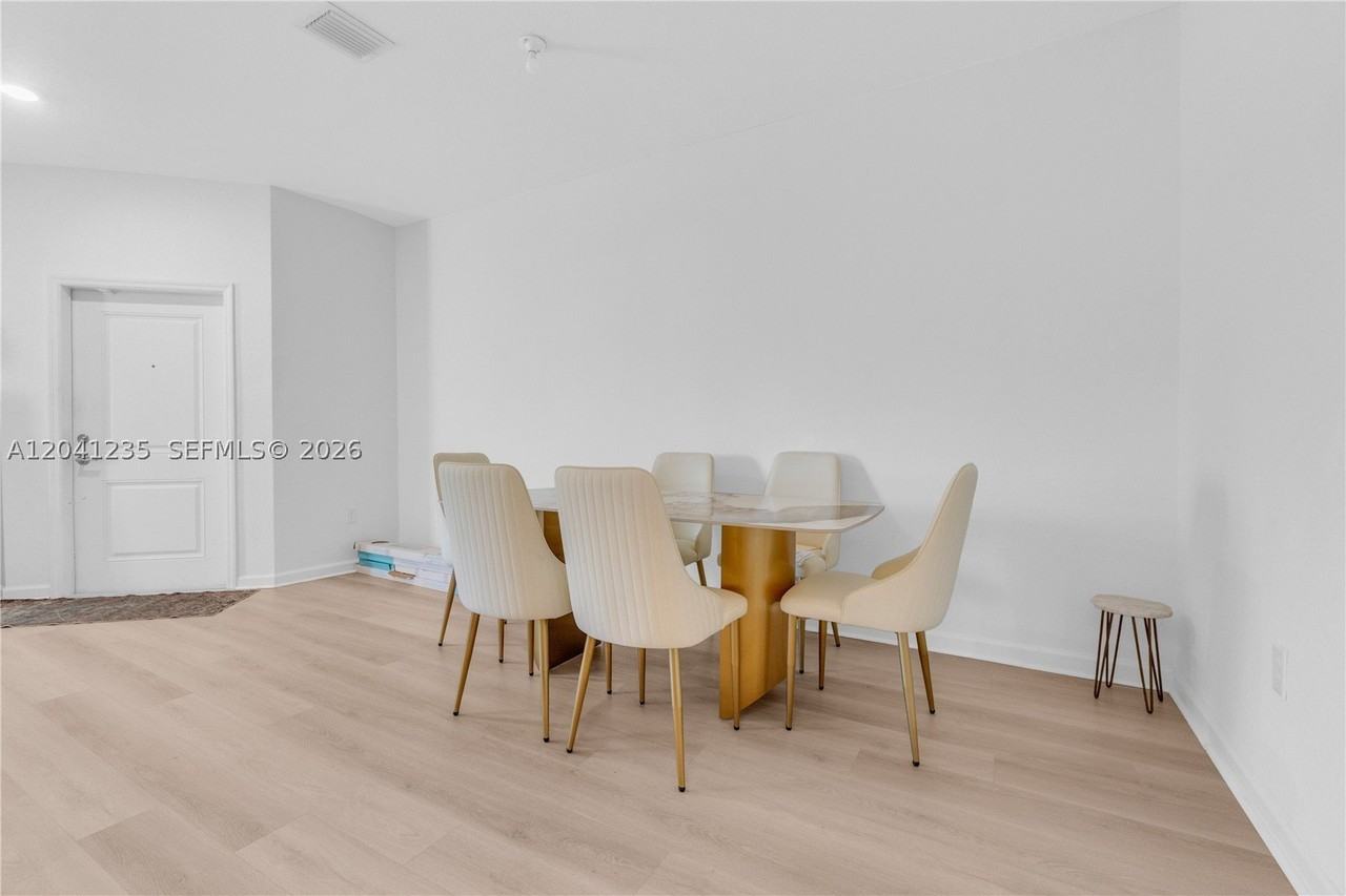 21068 Ne 8th Ave - Photo 5 of 38