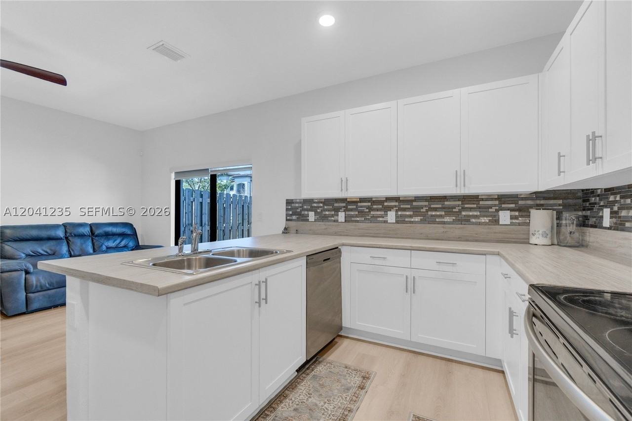 21068 Ne 8th Ave - Photo 7 of 38