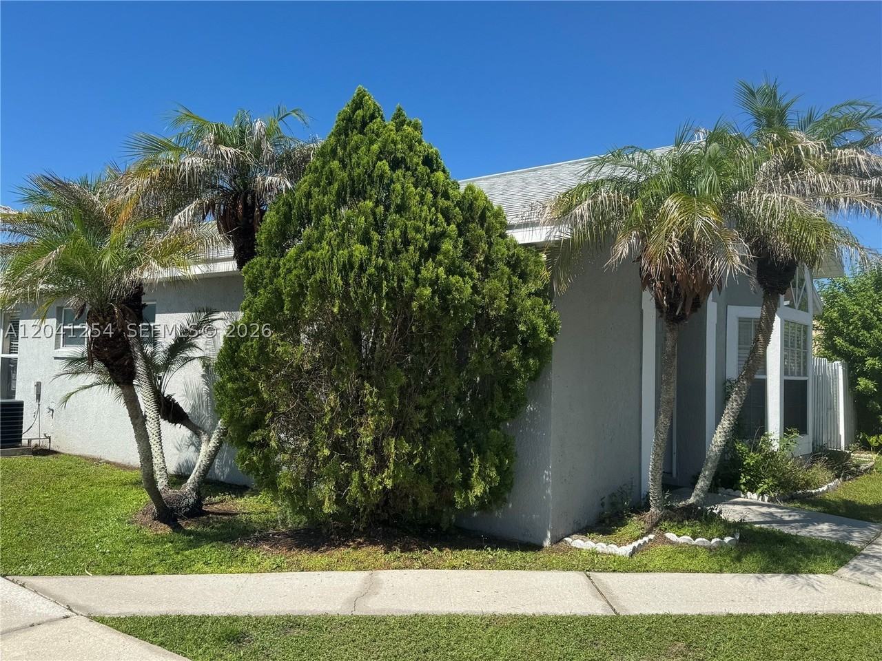2399 2399 Harbor Town Drive - Photo 2 of 12