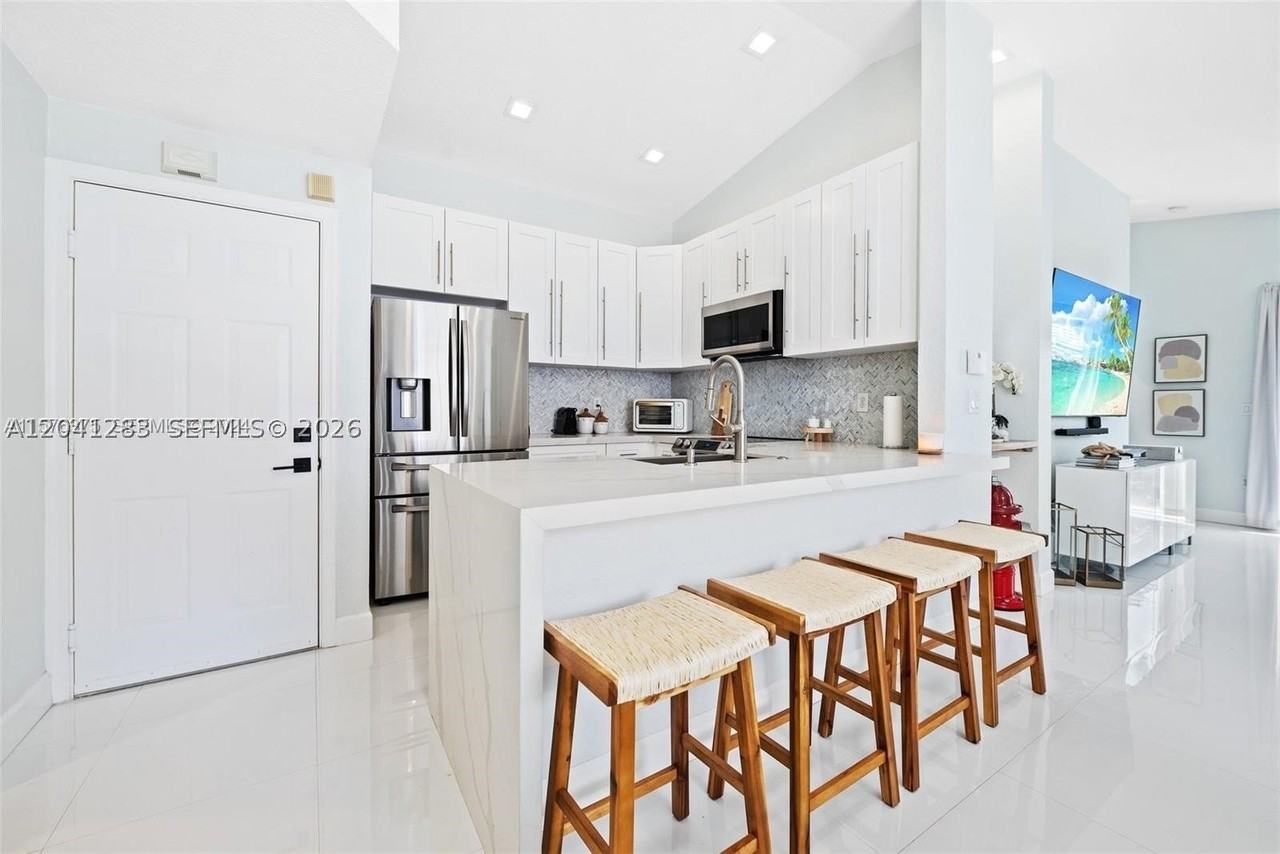 18755 Sw 27th Ct - Photo 4 of 25