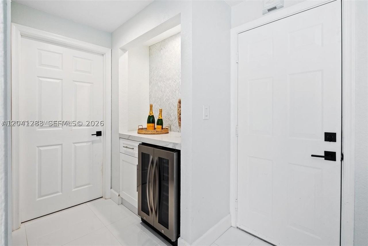 18755 Sw 27th Ct - Photo 7 of 25