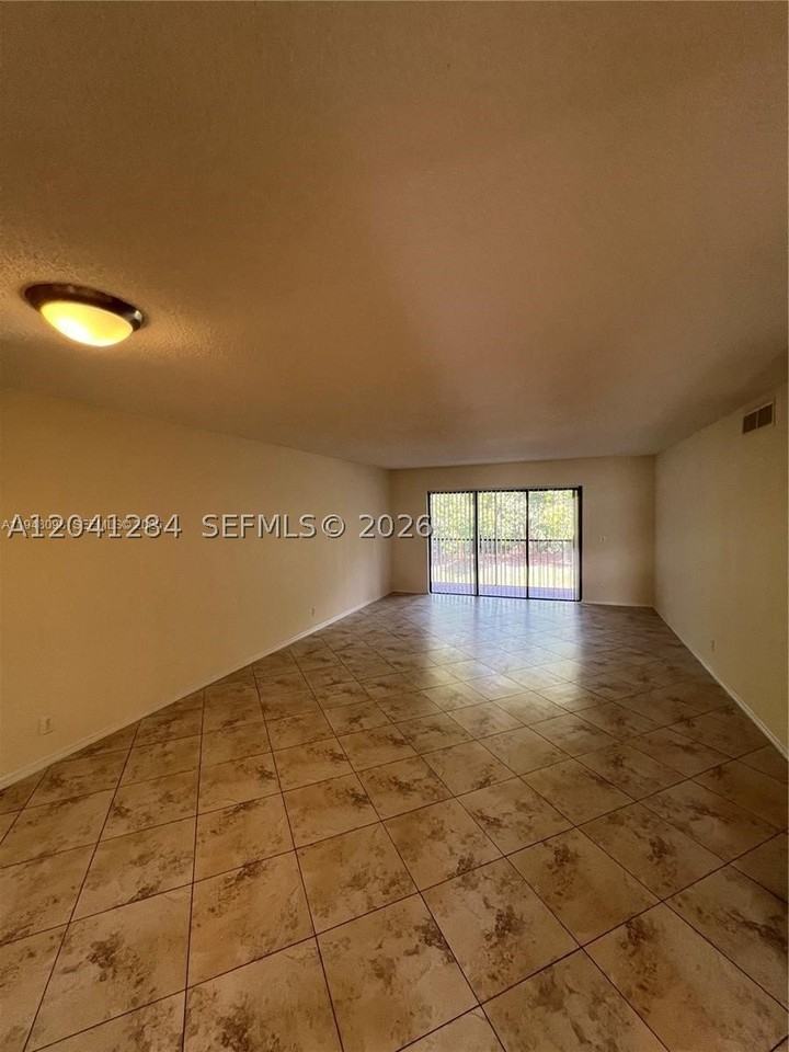 379 Lakeview Dr #205 - Photo 6 of 8
