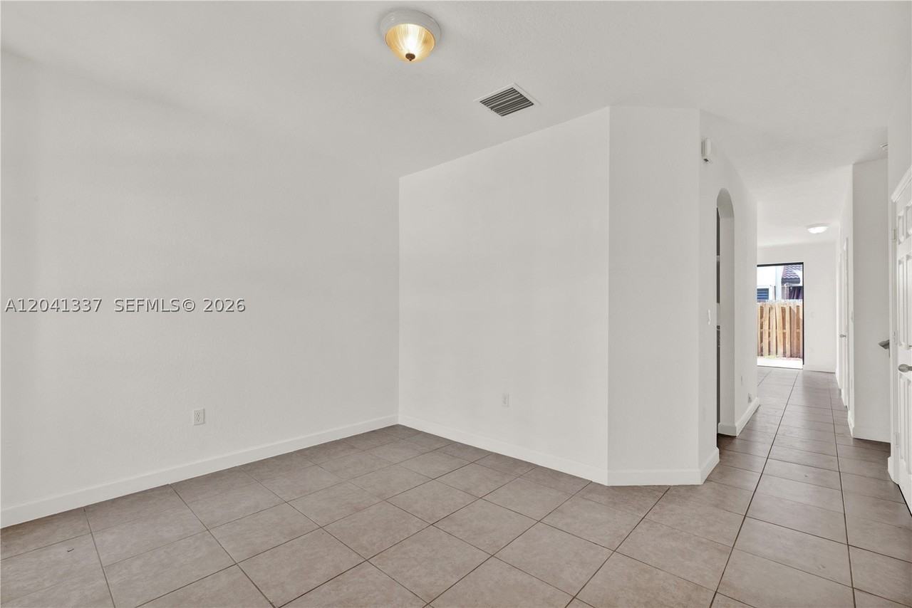 11485 Sw 236th Ln #11485 - Photo 4 of 28