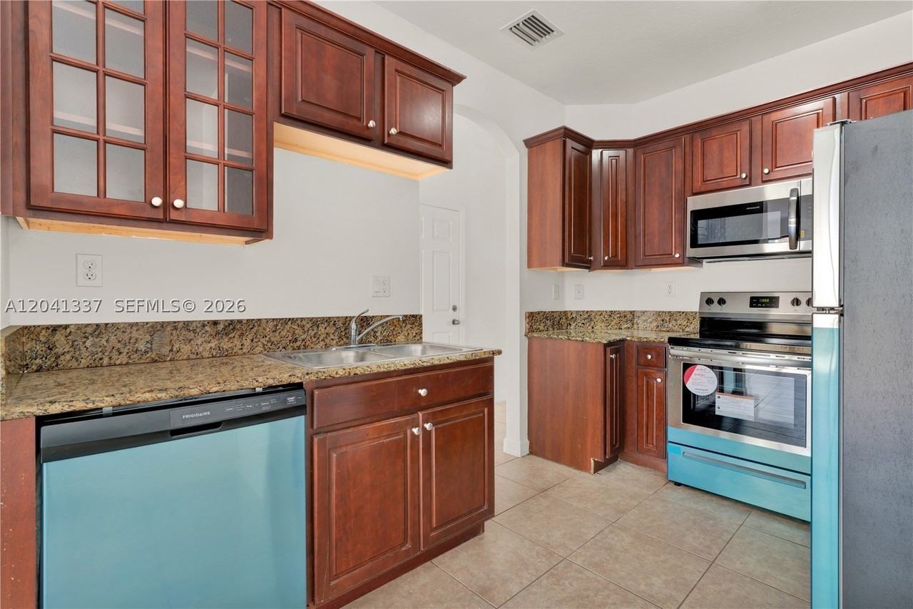 11485 Sw 236th Ln #11485 - Photo 5 of 28