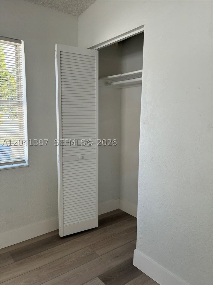 550 Nw 15th Ct - Photo 5 of 8