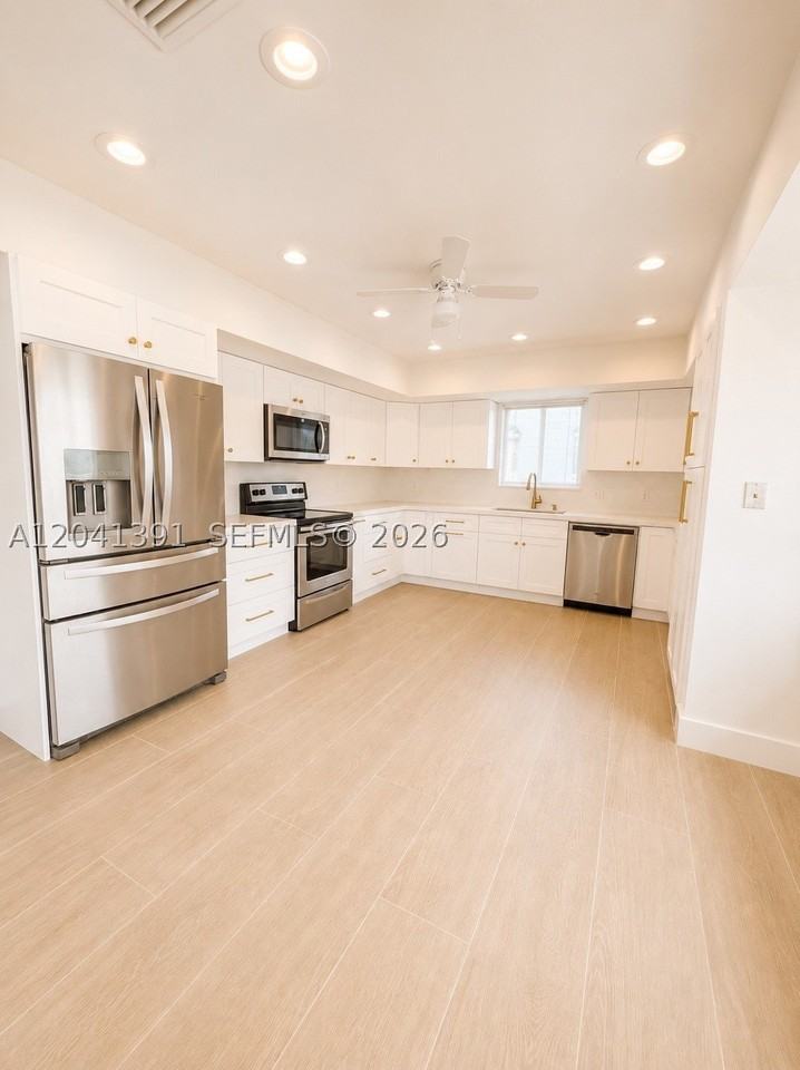 13005 Zambrana St - Photo 5 of 19