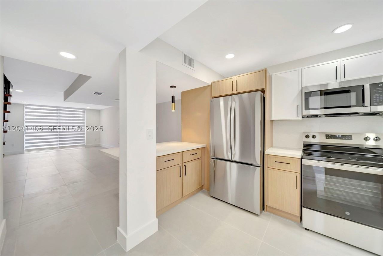 1083 W 38th St #23-8 - Photo 2 of 34