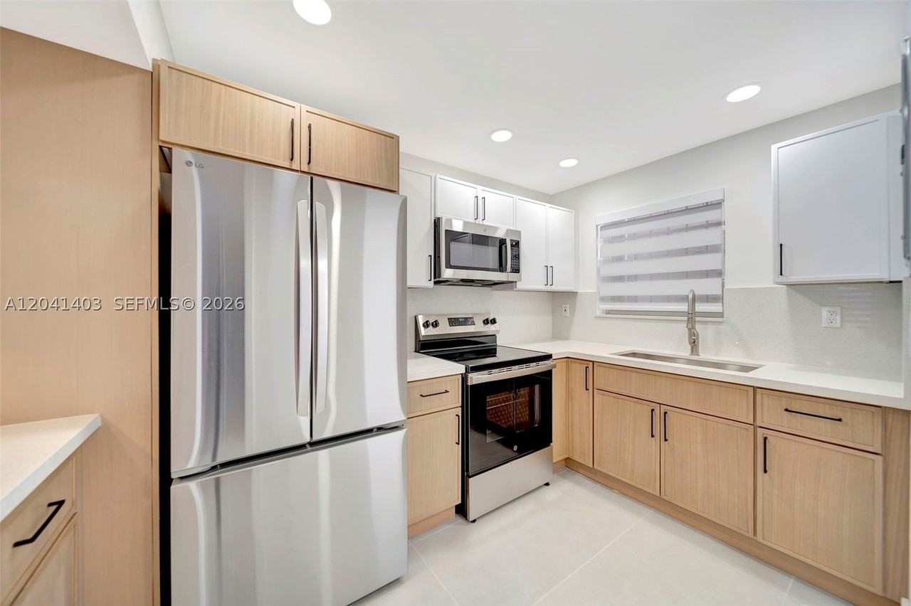 1083 W 38th St #23-8 - Photo 3 of 34