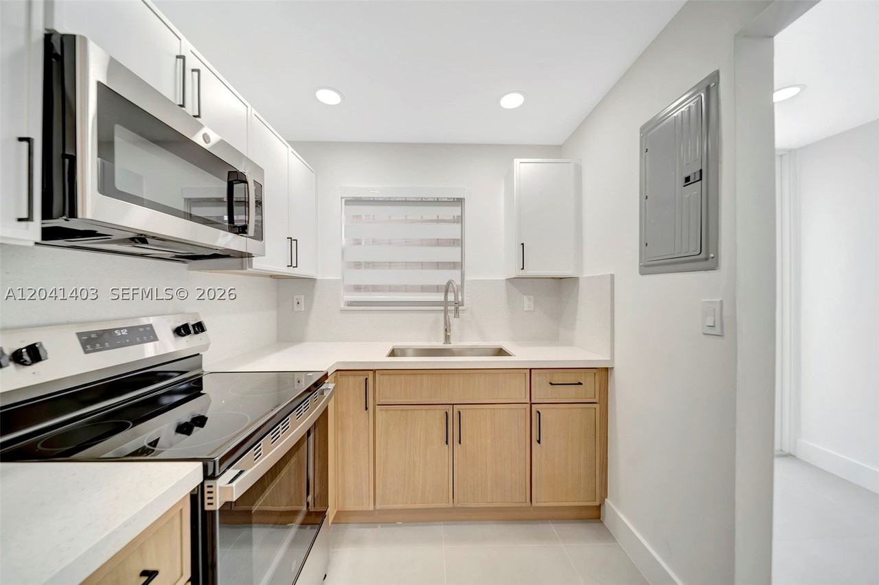 1083 W 38th St #23-8 - Photo 4 of 34