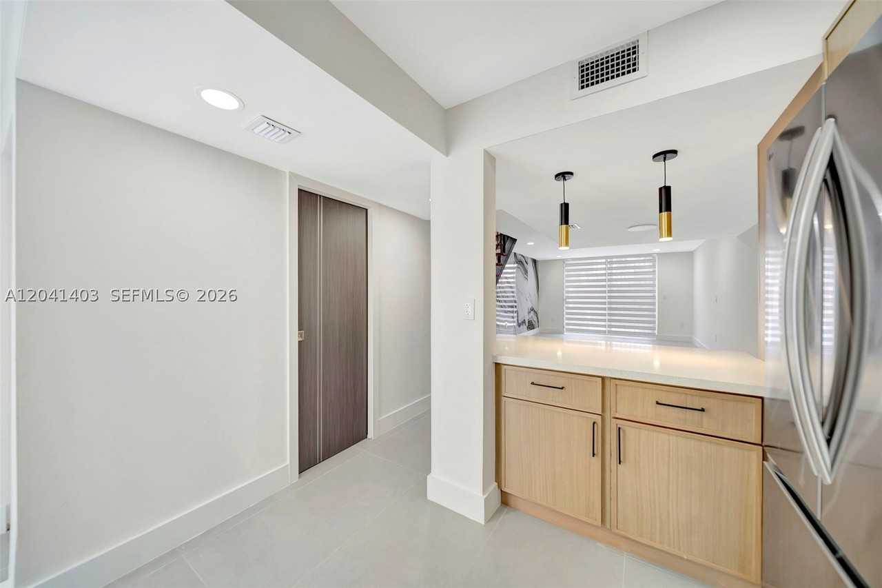 1083 W 38th St #23-8 - Photo 5 of 34