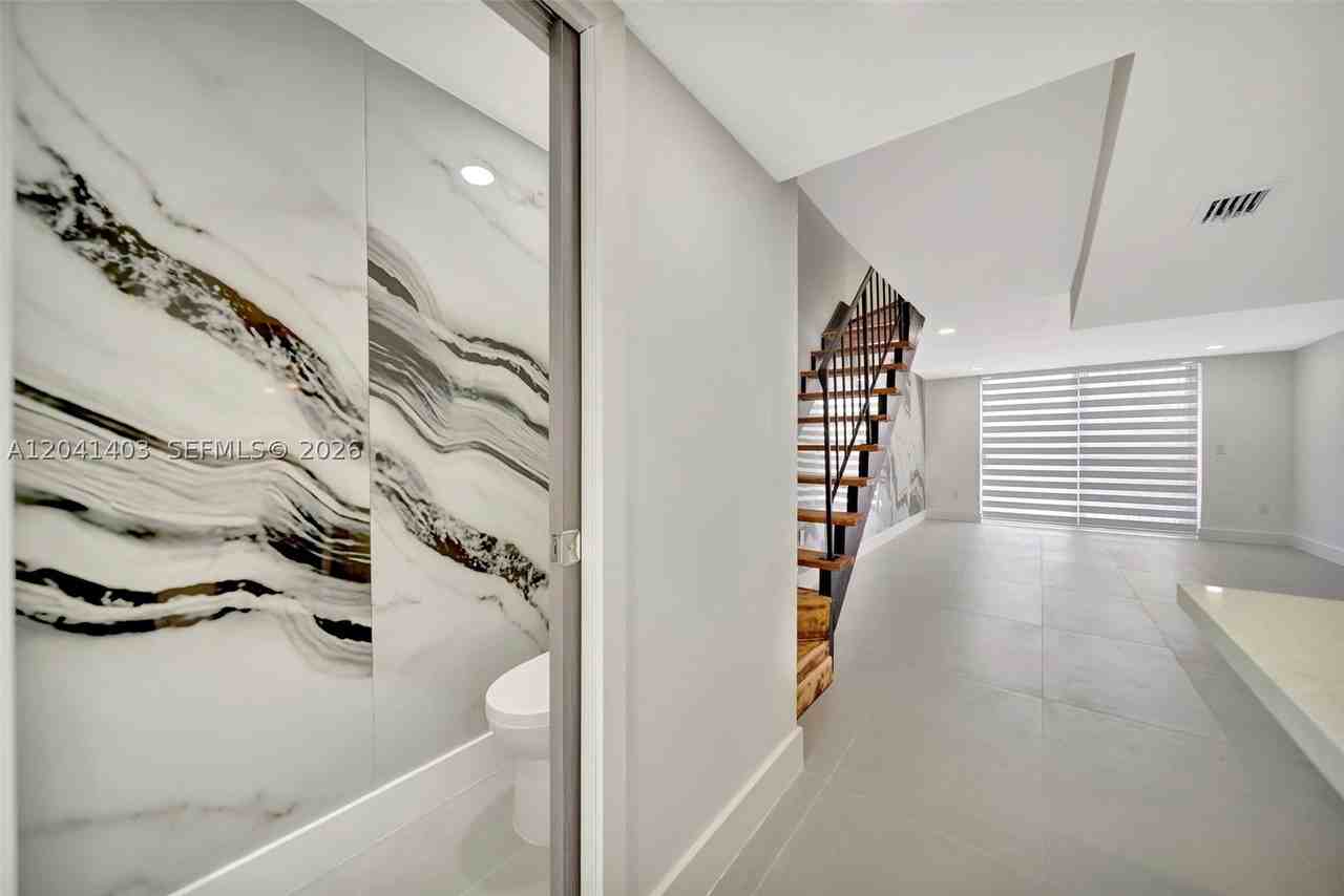1083 W 38th St #23-8 - Photo 6 of 34