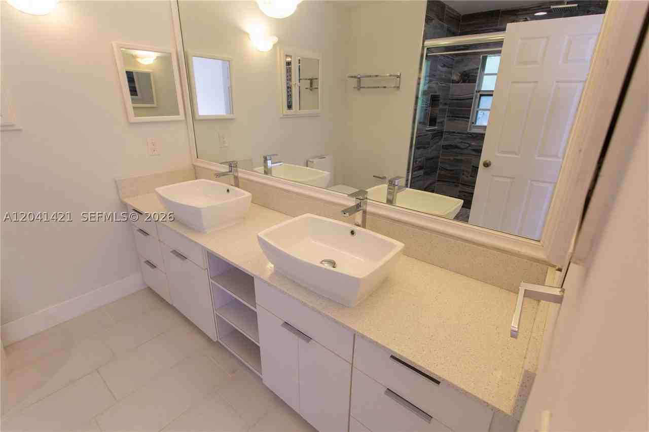 2919 Virginia St - Photo 7 of 12