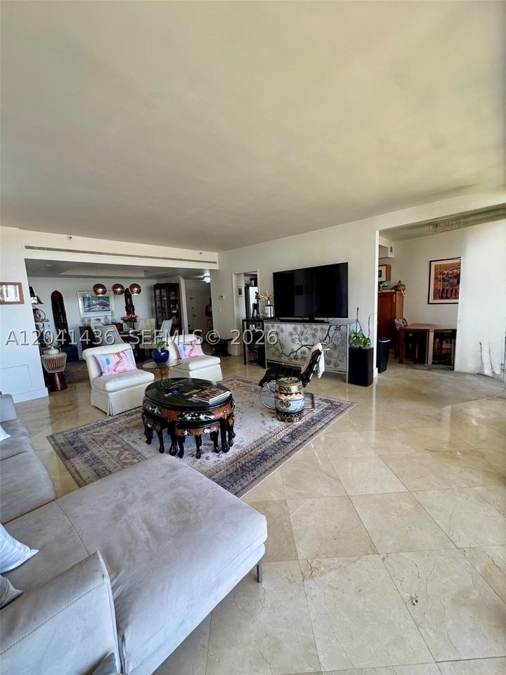 19500 Turnberry Way #15F - Photo 3 of 44