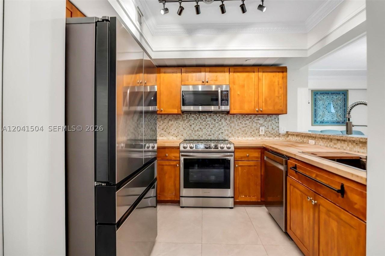 1723 Sw 2nd Ave #607 - Photo 3 of 40