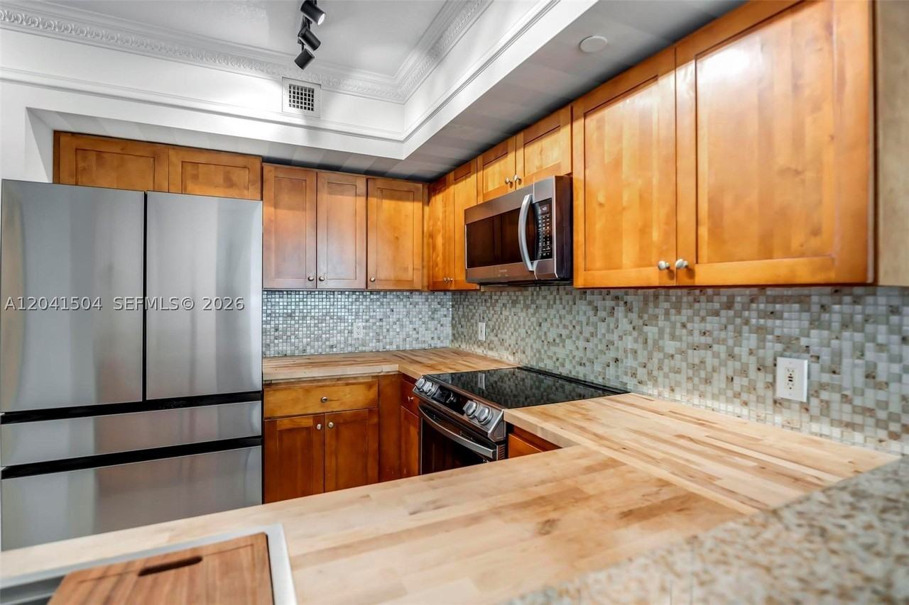 1723 Sw 2nd Ave #607 - Photo 4 of 40