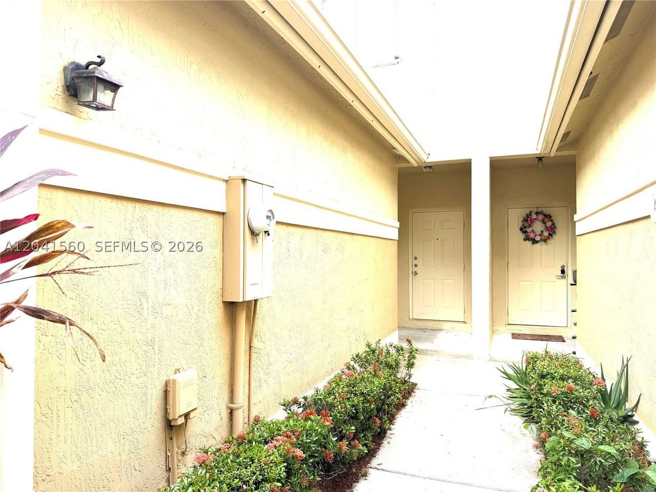2560 Cordoba Bnd #2560 - Photo 2 of 15