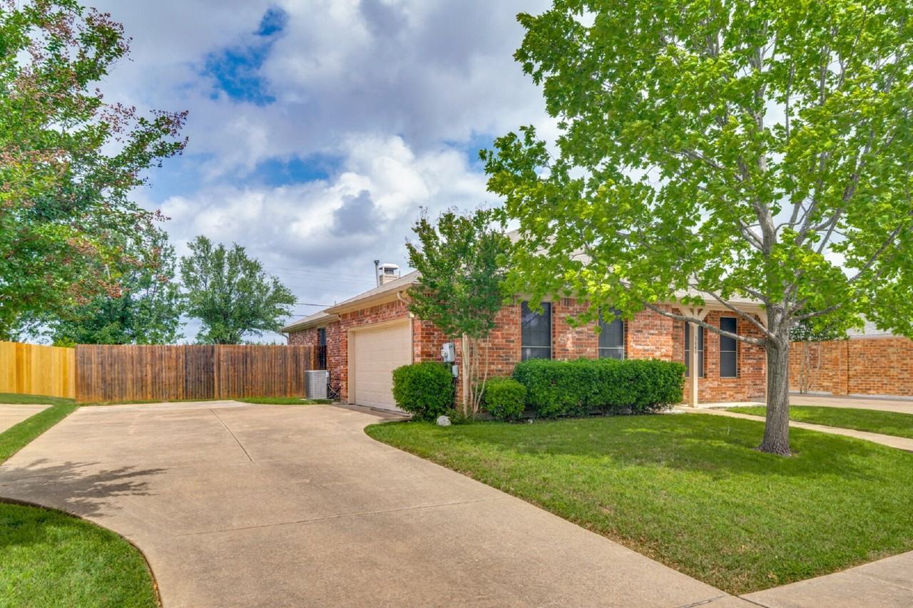 3646 Hawthorne Trl - Photo 2 of 26