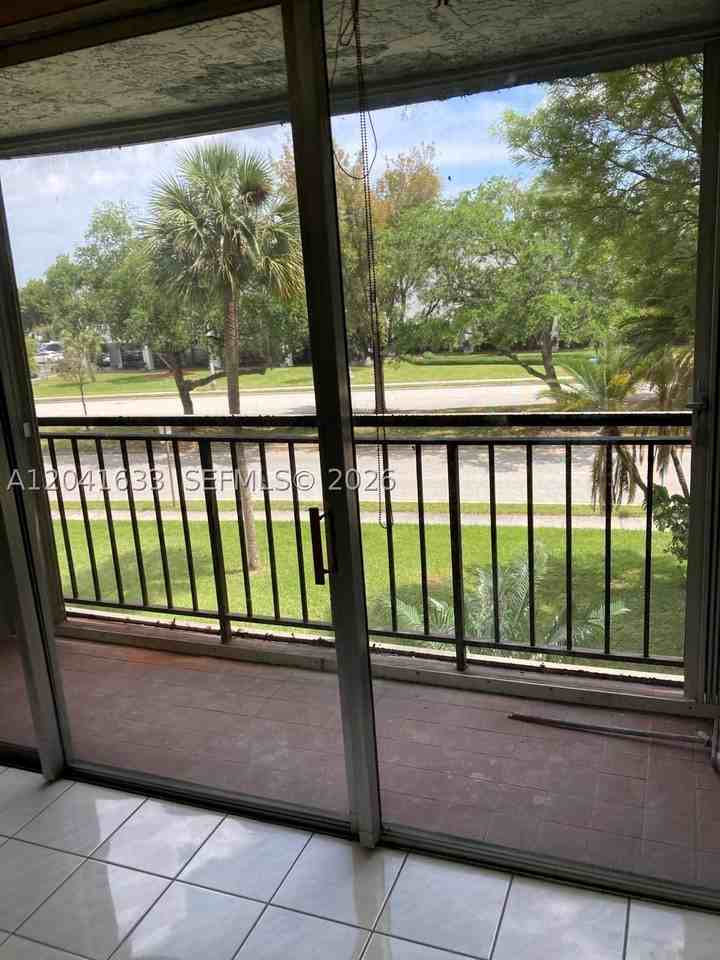 210 Fontainebleau Blvd #306