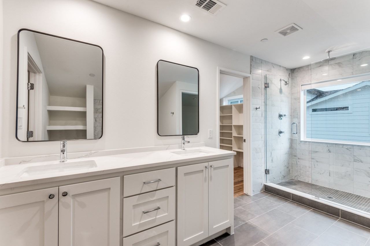 6319 Richmond Ave - Photo 2 of 24